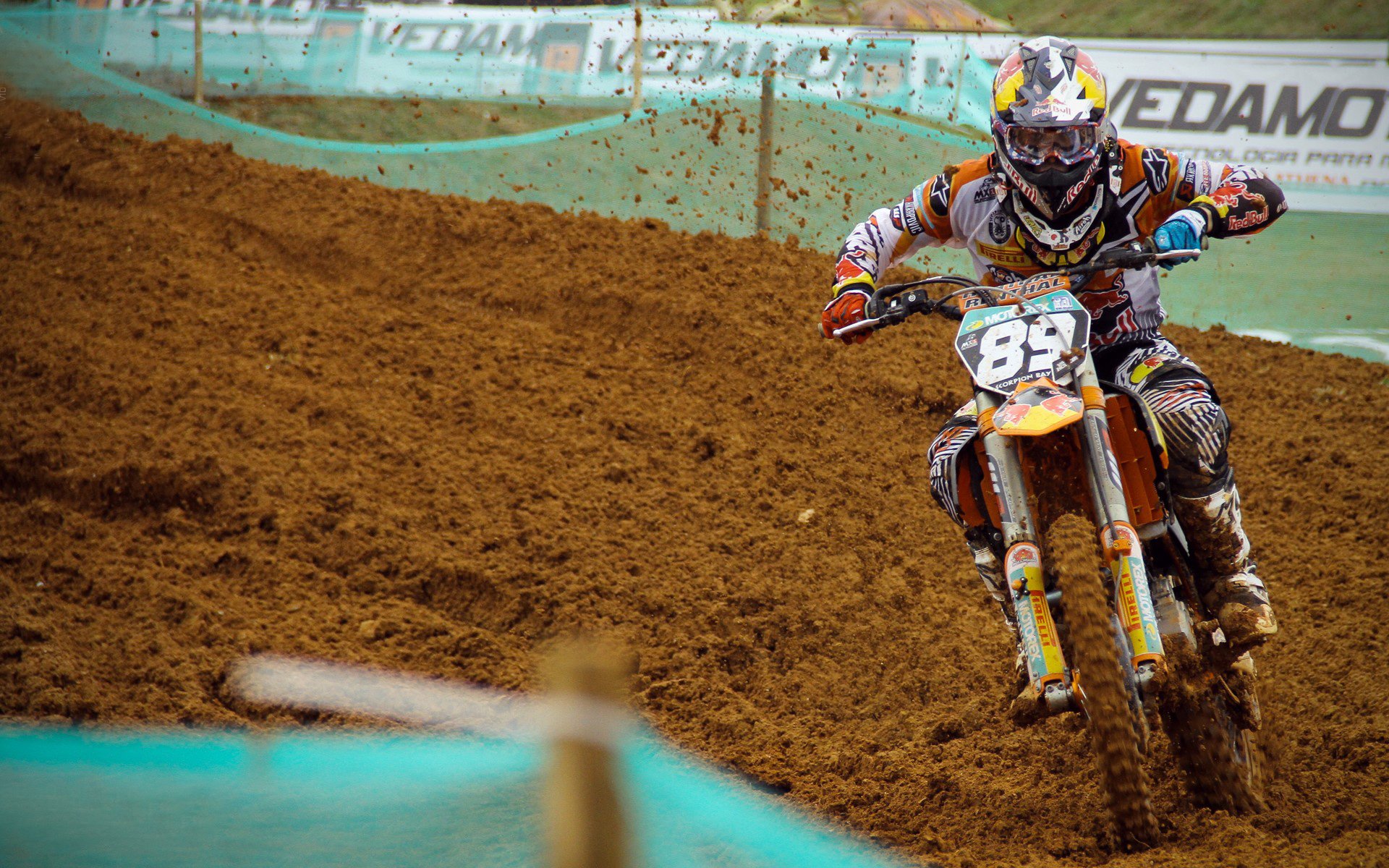 C罗全场最佳无争议，几内亚掀翻多特蒙德，足球世界的平行宇宙与秩序重构